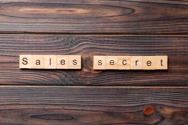 Sprzedaż Tajne Słowo Napisane Bloku Drewna Sprzedaż Tajny Tekst Stole — Zdjęcie stockowe
