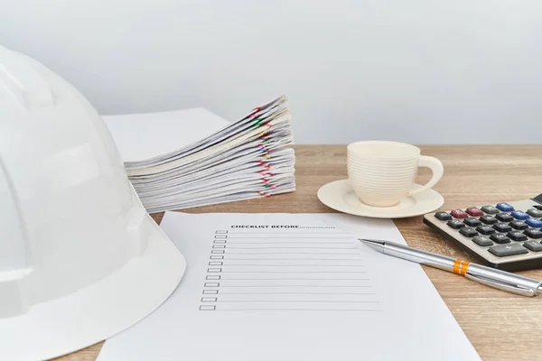 Pen Checklist Calculator Have Blur White Engineer Hat Cup Coffee — Stock Photo, Image