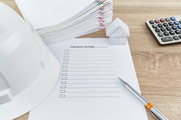 Pen White Engineer Hat Checklist Have Blur House Pile Overload — Stock Photo, Image