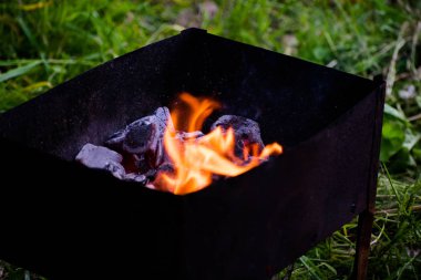 Barbekü kömürde ızgara şiş kebap, Barbekü charcoals, için.