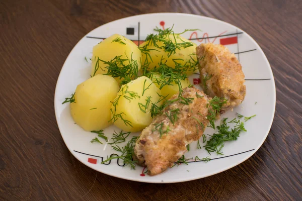 Fette Spigola Alla Griglia Con Patate Bollite — Foto Stock