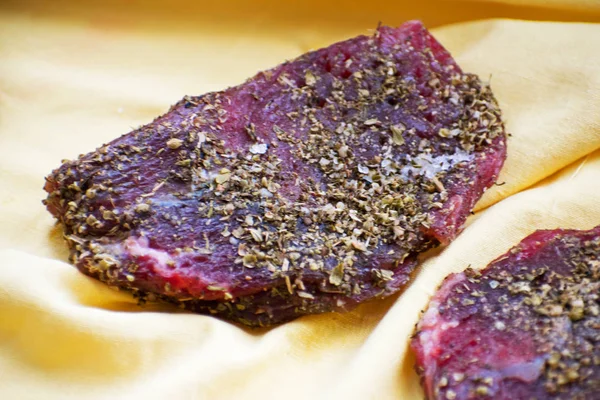 Torkat Kött Och Krydda Torkade Pepprad Beef Jerky Skär Remsor — Stockfoto