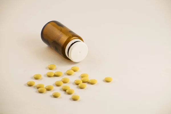 Geneeskunde Fles Bruinglas Met Pillen Tabletten Pillen Van Fles Witte — Stockfoto