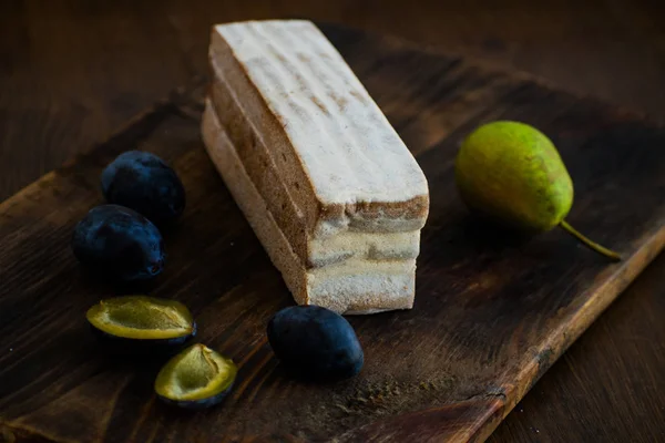 Cuero Fruta Ciruelas Peras Pastila Rusa Pastel Strudel Ciruela Fruta — Foto de Stock