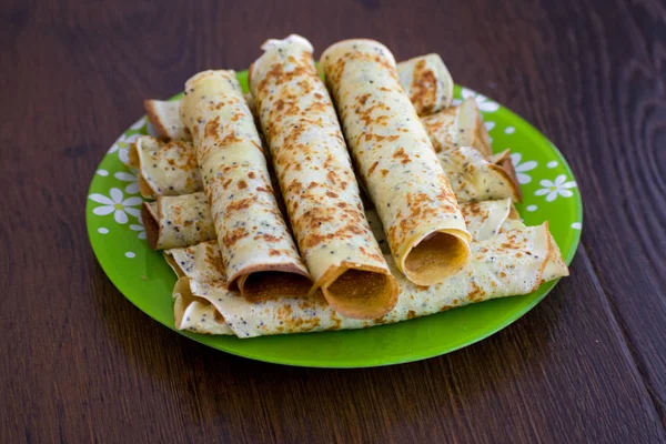 Pfannkuchenbrötchen Mit Quark Pfannkuchen Mit Käse Auf Dem Teller Masleniza — Stockfoto