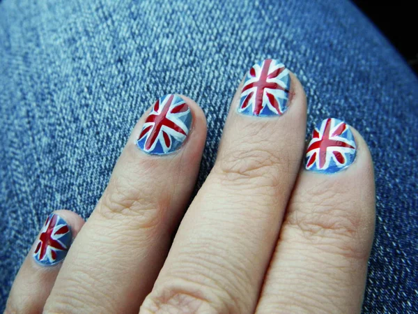 Mão Com Manicure Stile Bandeira Britânica — Fotografia de Stock