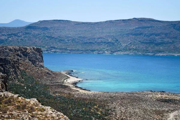 Výhledem na moře na pláži od pevnosti Gramvousa, ostrov Kréta, Řecko — Stock fotografie