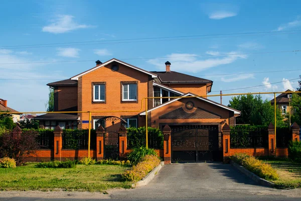 Güzel doğa ile bir köyde garaj ile iki katlı yazlık.