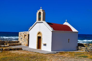 Girit üzerinde Chersonissos deniz tarafından küçük kilise, Yunanistan.