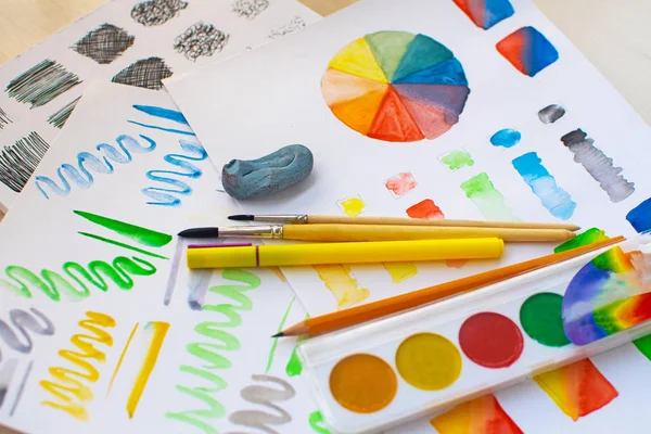 Egzersizleri ile levha: suluboya test öğeleri. Renk karıştırma, renk çarkı ve kuluçka.