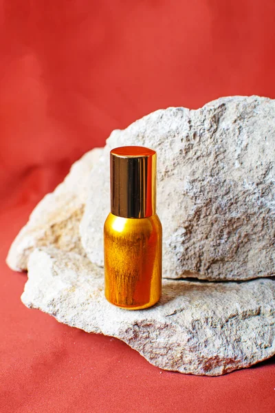 Perfume bottle on a brown background and natural stones. Natural cosmetic. — Stock Photo, Image