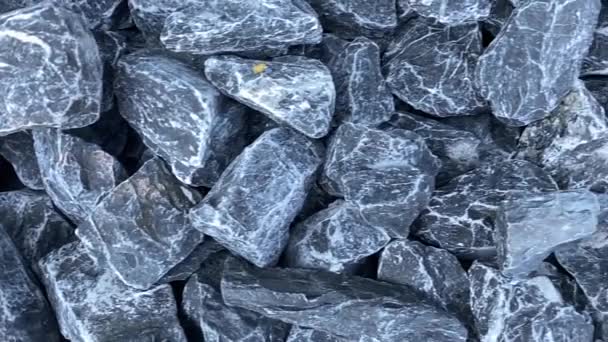 Close Zicht Prachtige Granieten Stenen Volledig Frame Natuurlijke Achtergrond — Stockvideo