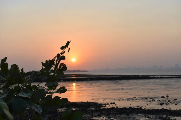 Pôr Sol Oceano Perto Porto Mumbai — Fotografia de Stock