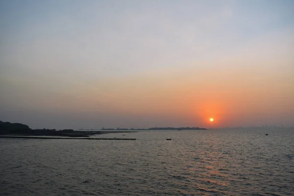 Sun Setting Shore Mumbai Just Ocean — Stock Photo, Image