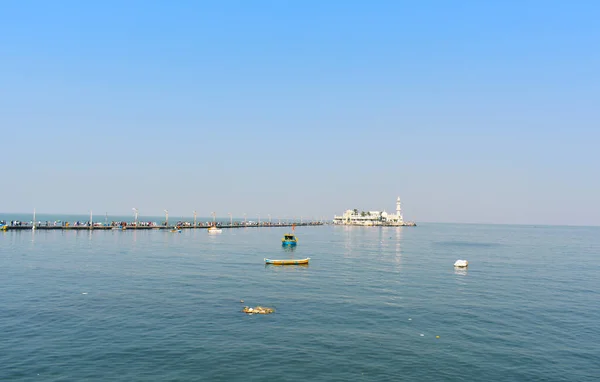 Daragah Situado Meio Oceano Mumbai — Fotografia de Stock