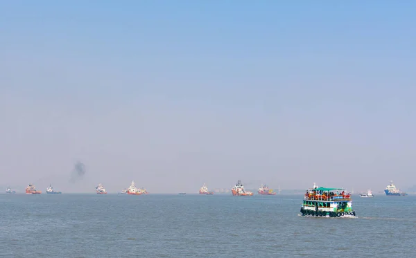 Boot Mit Passagier Auf Dem Weg Nach Mumbai — Stockfoto