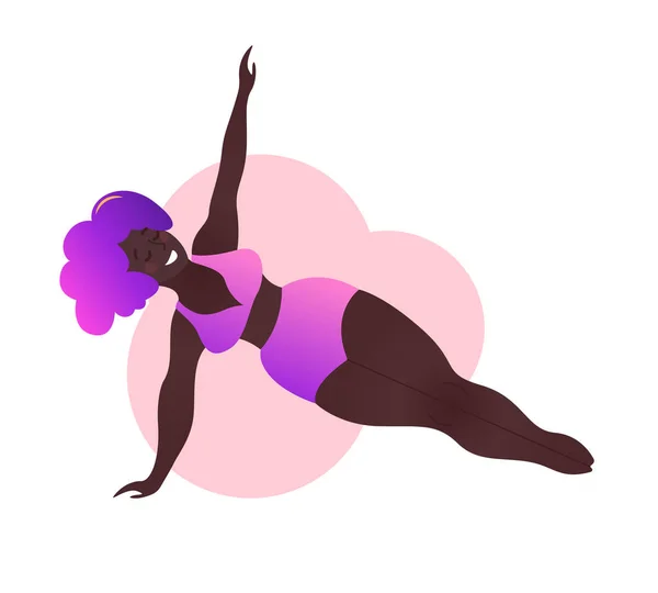 Além de tamanho senhora curvilínea preta fazendo aula de ioga. Ilustração vetorial isolada sobre branco. Treino caseiro online. Bodypositive. Mulher afro-americana atraente. Vasisthasana ou postura de prancha lateral . — Vetor de Stock