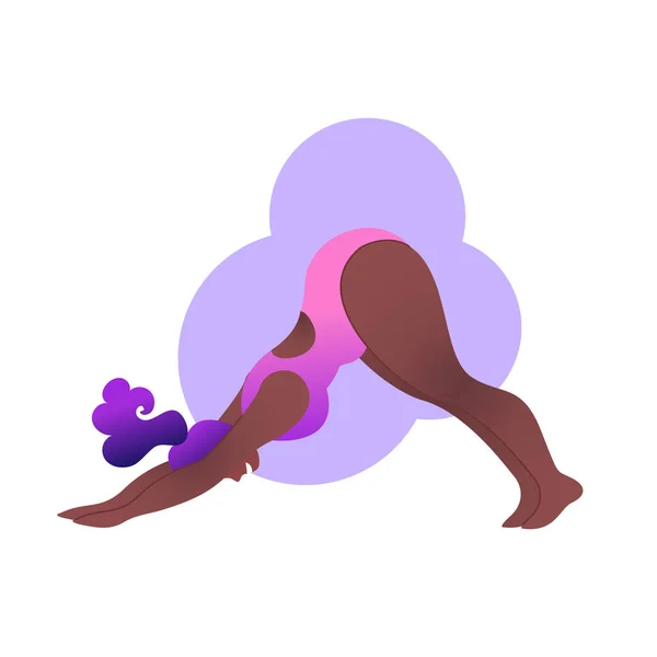 Además tamaño negro señora con curvas haciendo clase de yoga. Ilustración vectorial aislada en blanco. Cuerpo positivo. Atractiva mujer afroamericana. Abajo hacia el perro asana o Adho mukha svanasana. — Vector de stock