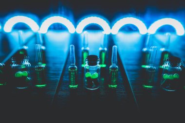 Tedavi için ilaç reçetesi. İlaç, sağlık için konteynırda tedavi. Eczane teması, kapsül hapları ve paketlerde ilaç antibiyotiği.