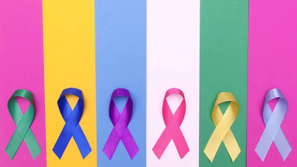 World cancer day bakgrund. Färgglada band, medvetenhet. flerfärgad yta. International Agency for Research on Cancer. — Stockfoto