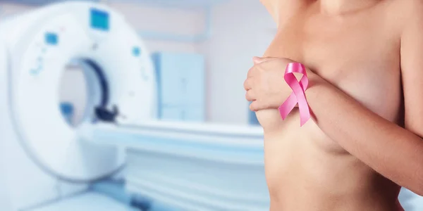 여성 환자 mammography 병원에서 테스트를 받고입니다. 유 방 암 예방 개념 로열티 프리 스톡 사진