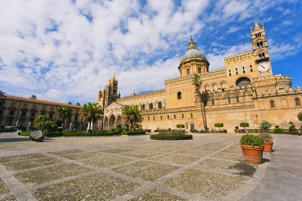 Utsikt Över Fasaden Katedralen Palermo Sicilien — Stockfoto