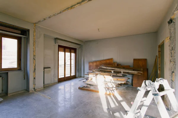 Interior photography. Apartment not renovated, room before renovation