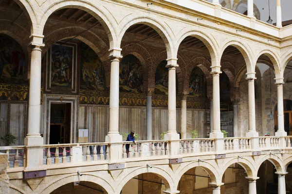 Nádvoří Palazzo Reale Palermu Sicílii — Stock fotografie