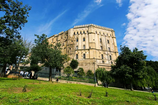 Palermo 'daki Palazzo dei Normanni, diğer adıyla Palazzo Reale.