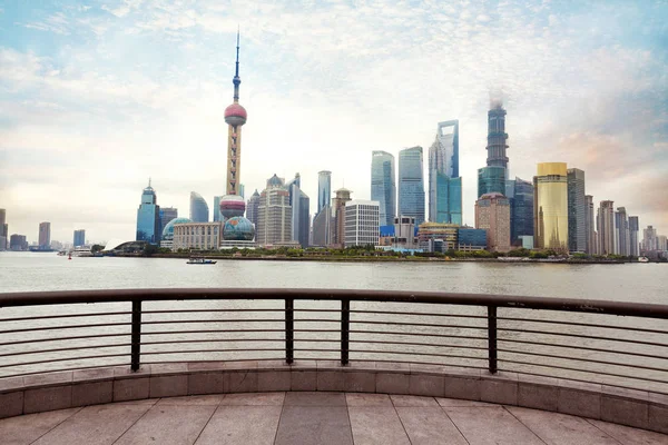 La hermosa vista del Bund en Shanghai — Foto de Stock