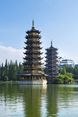 Güneş ve Ay Pagodas. Guilin, Çin