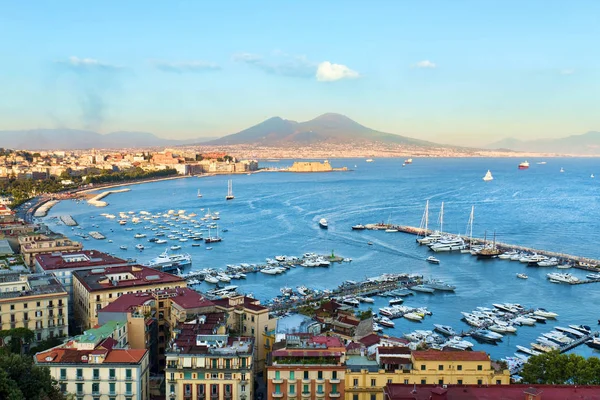 Panorama de Nápoles, vista del puerto en el Golfo de Nápoles — Foto de Stock