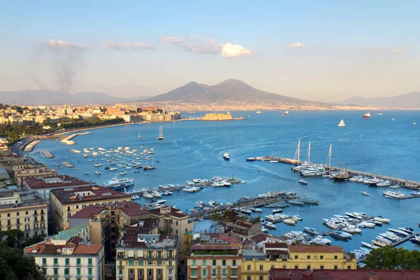 Panorama di Napoli, veduta del porto nel Golfo di Napoli — Foto Stock