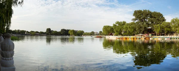 Hermosa vista del famoso lago Houhai en Beijing — Foto de Stock