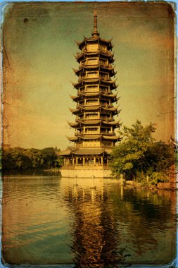 Güneş ve Ay Pagodas. Guilin, Çin