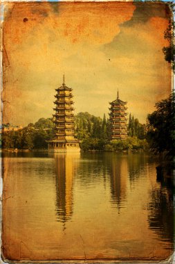 Güneş ve Ay Pagodas. Guilin, Çin