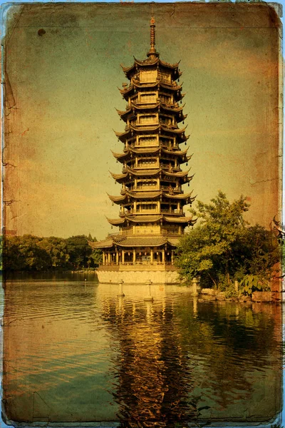 Zon en maan pagodes. Guilin, China — Stockfoto