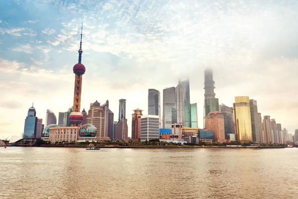 La hermosa vista del Bund en Shanghai — Foto de Stock