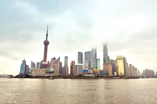 Pemandangan indah dari The Bund di Shanghai — Stok Foto