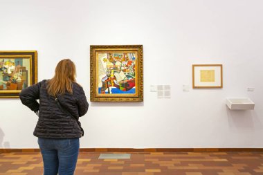 BARCELONA, SPAIN - 6 Ocak 2024: Barcelona 'daki Montjuic Castle' da MIR ve Picasso sergisinin içi