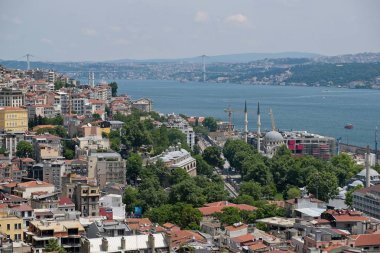 Istanbul, Türkiye - 24 Mayıs: Istanbul Türkiye'de Boğaz boyunca binalar görünümünü üzerinde 24 Mayıs 2018