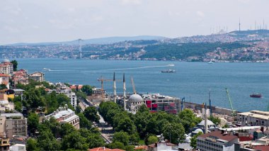 Istanbul, Türkiye - 24 Mayıs: Istanbul Türkiye'de Boğaz boyunca binalar görünümünü üzerinde 24 Mayıs 2018