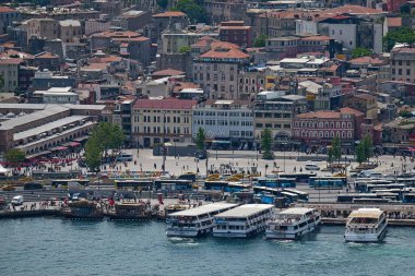 Istanbul, Türkiye - 24 Mayıs: Istanbul Türkiye'de Boğaz boyunca binalar görünümünü üzerinde 24 Mayıs 2018