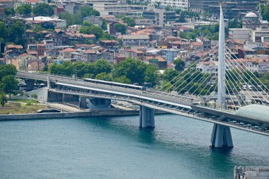 Istanbul, Türkiye - 24 Mayıs: Istanbul Türkiye'de Boğaz boyunca binalar görünümünü üzerinde 24 Mayıs 2018