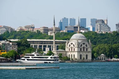 Istanbul, Türkiye - 24 Mayıs: Görünüm Dolmabahçe Camii Istanbul Türkiye'de 24 Mayıs 2018
