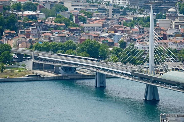 Istanbul, Türkiye - 24 Mayıs: Istanbul Türkiye'de Boğaz boyunca binalar görünümünü üzerinde 24 Mayıs 2018