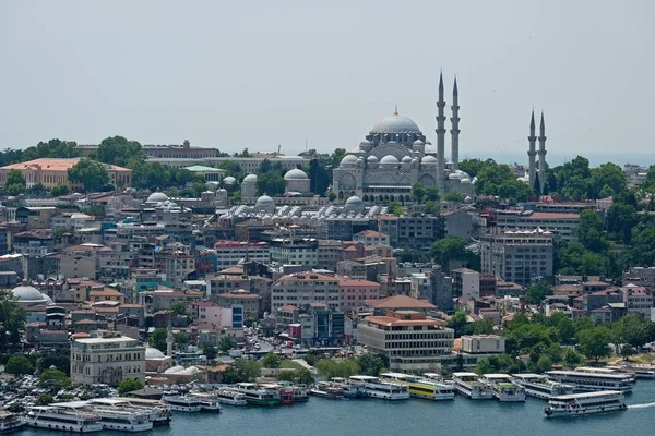 Istanbul Türkiye Mayıs Istanbul Türkiye Boğaz Boyunca Binalar Görünümünü Üzerinde — Stok fotoğraf