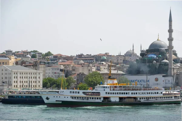 Istanbul Turquia Maio Vista Barcos Edifícios Longo Bósforo Istambul Turquia — Fotografia de Stock