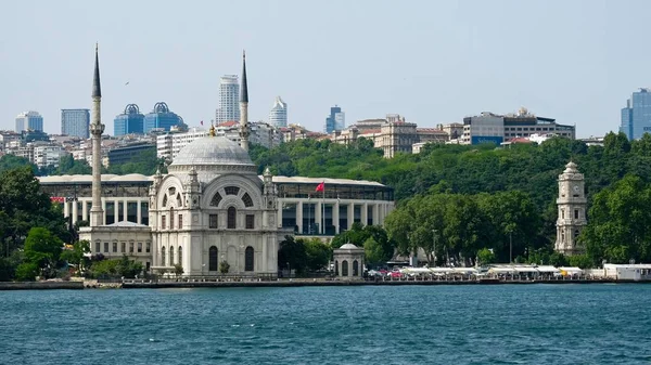 Istanbul, Türkiye - 24 Mayıs: Görünüm Dolmabahçe Camii Istanbul Türkiye'de 24 Mayıs 2018