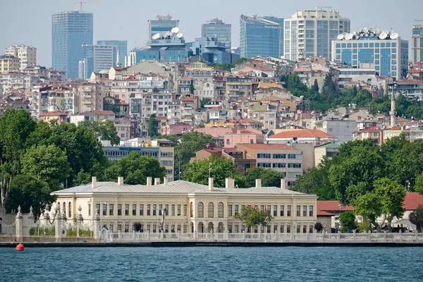 Istanbul Türkiye Mayıs Görünümü Üzerinde Mayıs 2018 Yanındaki Dolmabahçe Sarayı — Stok fotoğraf
